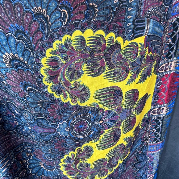 Etro authentic wool scarf/shawl. - Picture 2 of 4